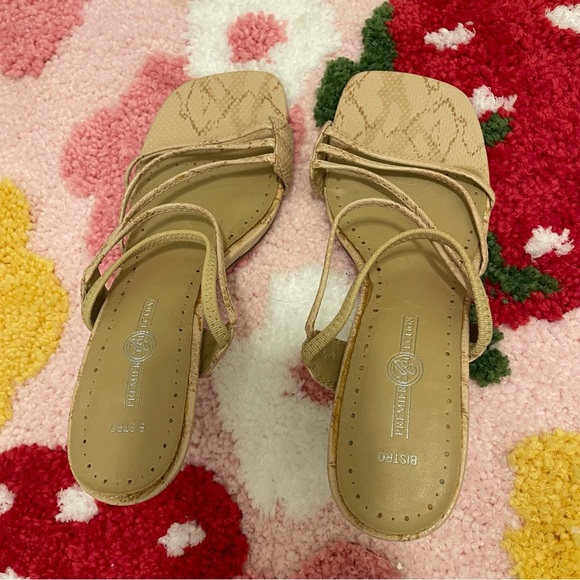 Snakeskin strappy sandals with kitten heel - Picture 3 of 5